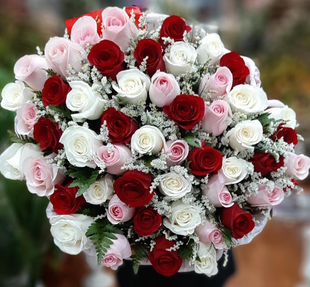 Foto de Ramo de 50 rosas surtidas importadas 